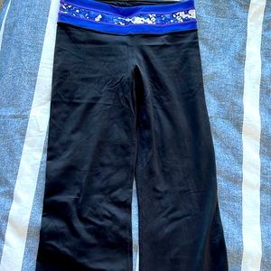 Kirkland Signature Stretchable Reversible Yoga Pants with Flare; Short Small